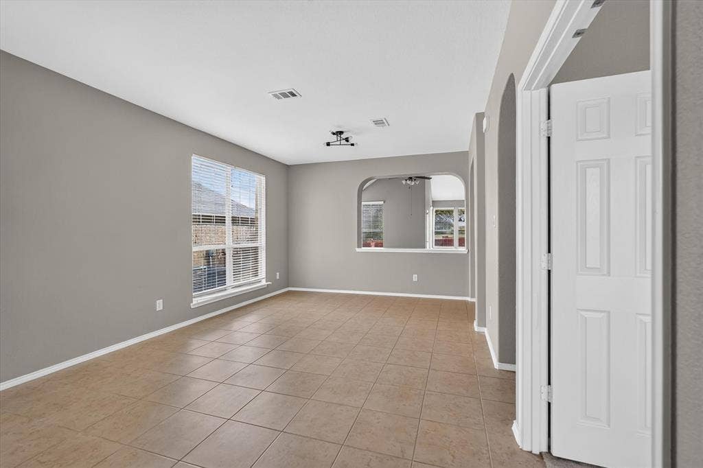 424 Castle Street, DeSoto, TX 75115