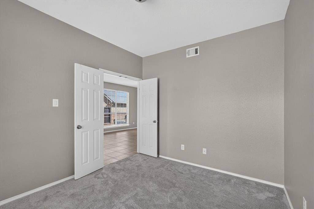424 Castle Street, DeSoto, TX 75115
