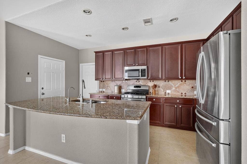 424 Castle Street, DeSoto, TX 75115