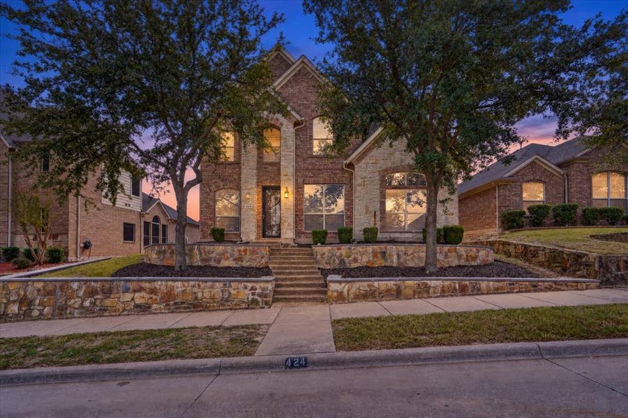 Property photo for 424 Castle Street, DeSoto, TX