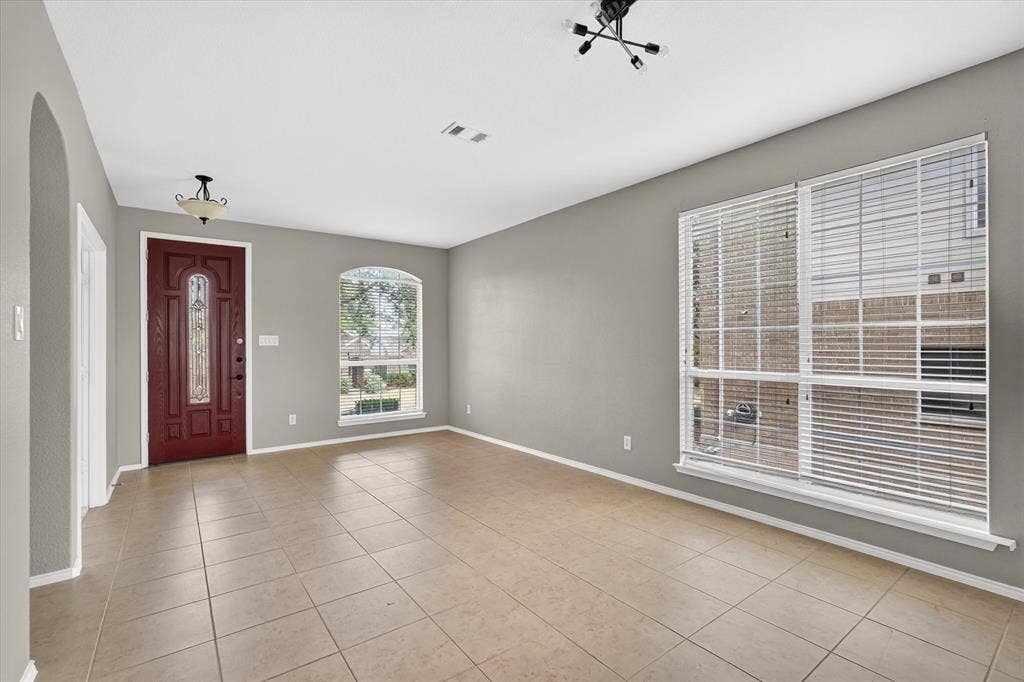 424 Castle Street, DeSoto, TX 75115