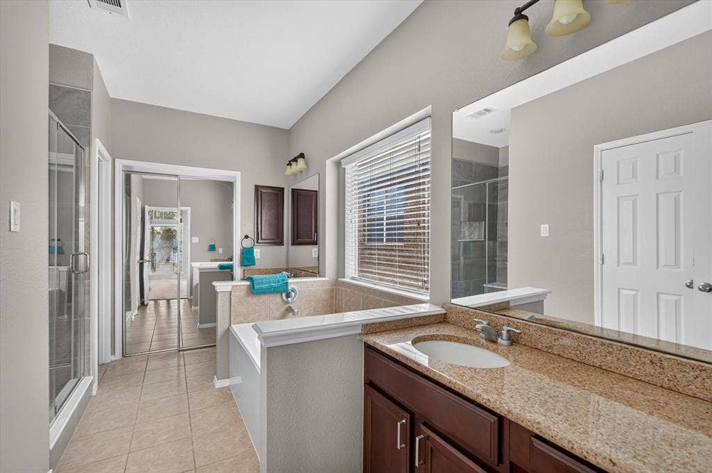 424 Castle Street, DeSoto, TX 75115