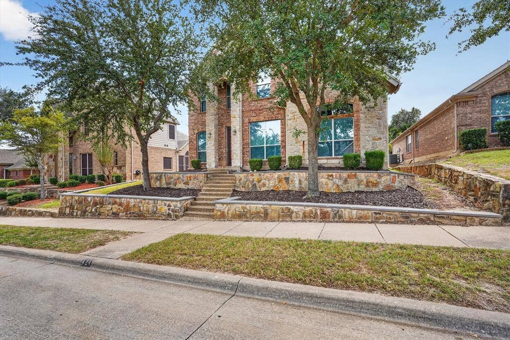 424 Castle Street, DeSoto, TX 75115