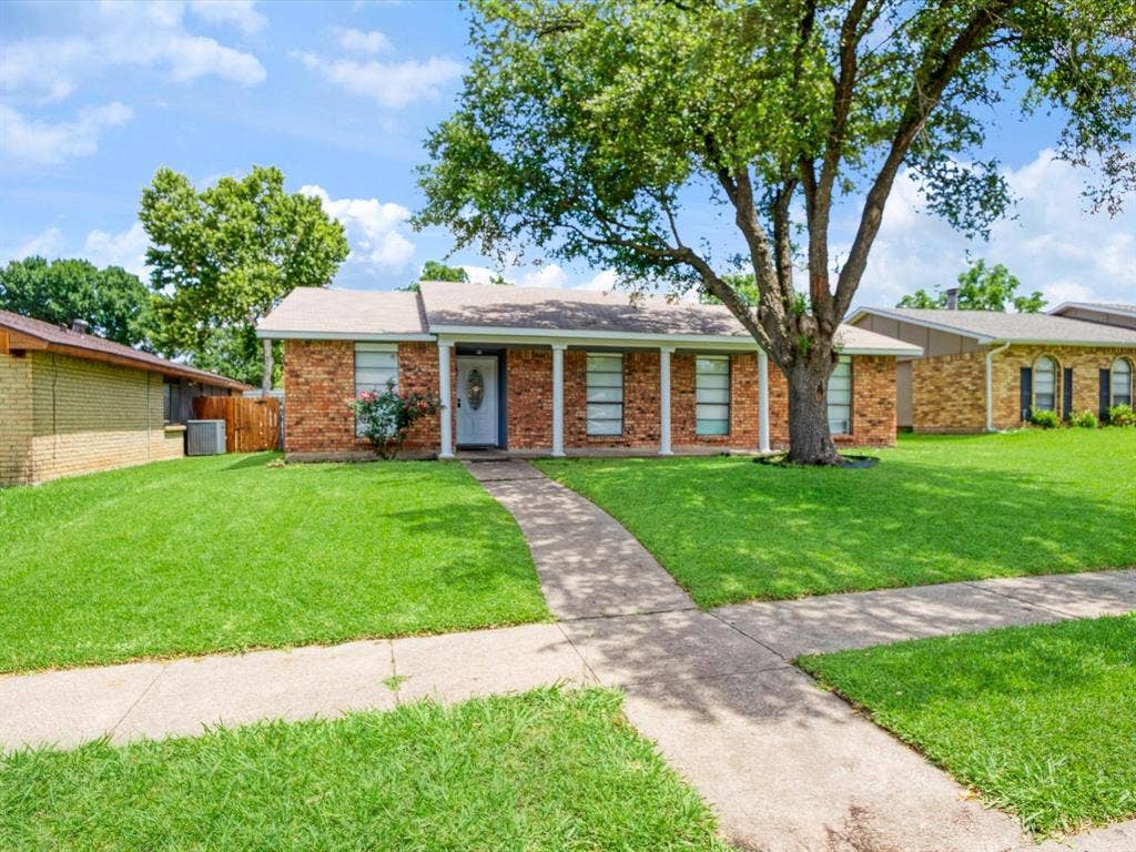 7232 Long Canyon Trail, Dallas, TX 75249 7232 Long Canyon Trail, Dallas, TX 75249