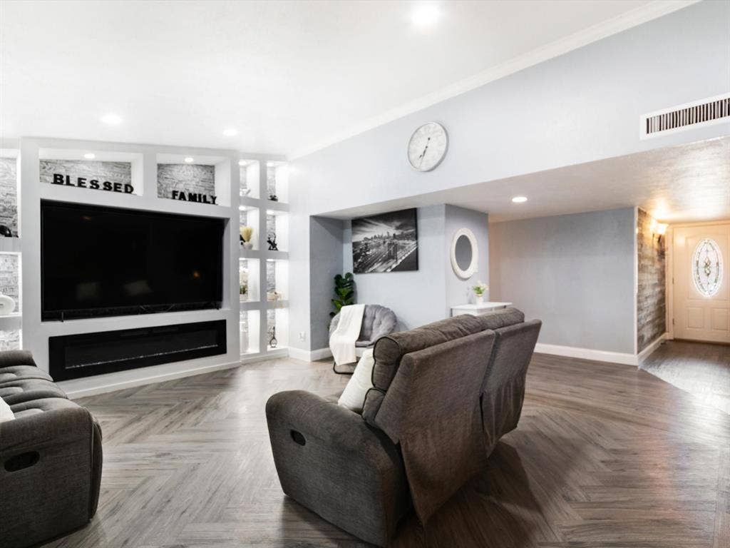 7232 Long Canyon Trail, Dallas, TX 75249 7232 Long Canyon Trail, Dallas, TX 75249