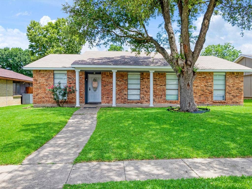 7232 Long Canyon Trail, Dallas, TX 75249 7232 Long Canyon Trail, Dallas, TX 75249