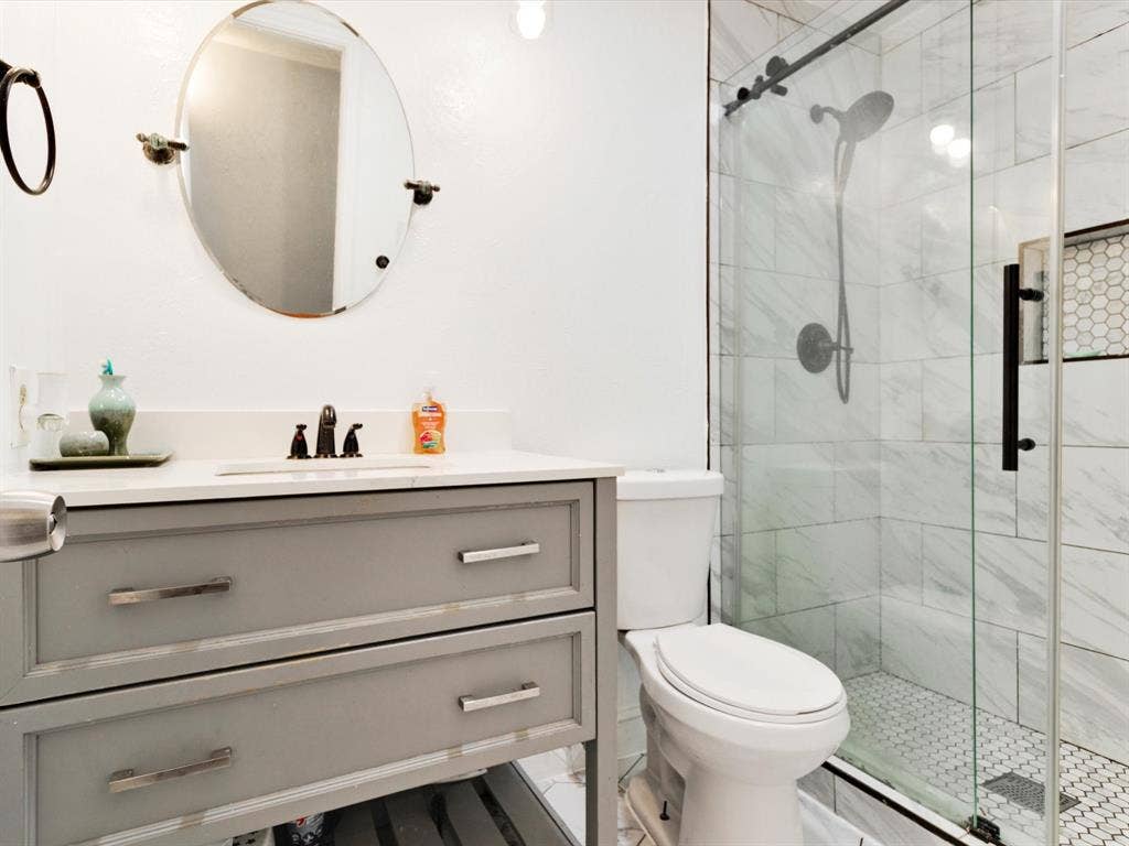7232 Long Canyon Trail, Dallas, TX 75249 7232 Long Canyon Trail, Dallas, TX 75249