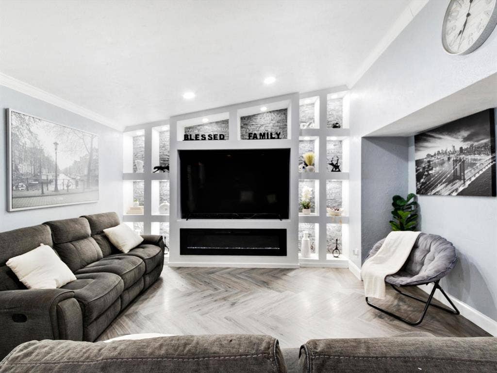7232 Long Canyon Trail, Dallas, TX 75249 7232 Long Canyon Trail, Dallas, TX 75249