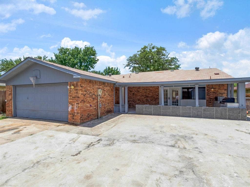 7232 Long Canyon Trail, Dallas, TX 75249 7232 Long Canyon Trail, Dallas, TX 75249