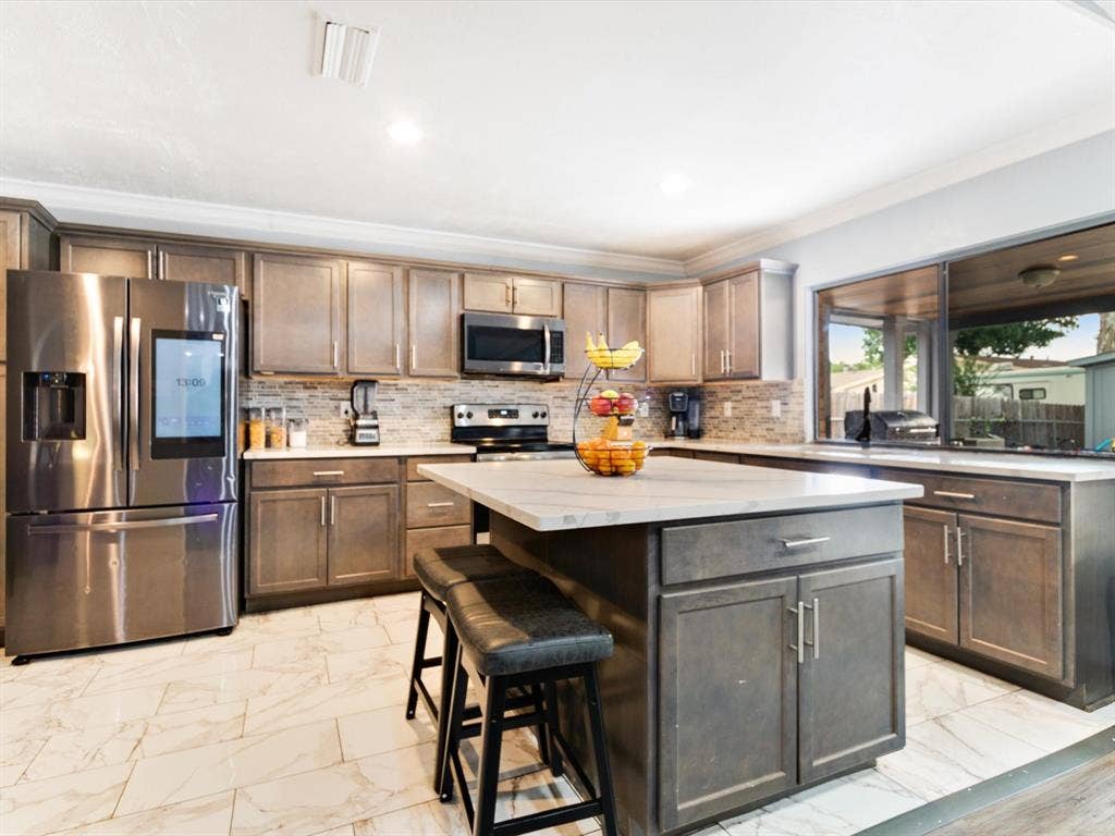 7232 Long Canyon Trail, Dallas, TX 75249 7232 Long Canyon Trail, Dallas, TX 75249