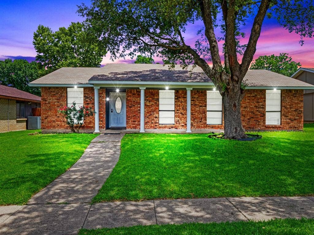 7232 Long Canyon Trail, Dallas, TX 75249 7232 Long Canyon Trail, Dallas, TX 75249