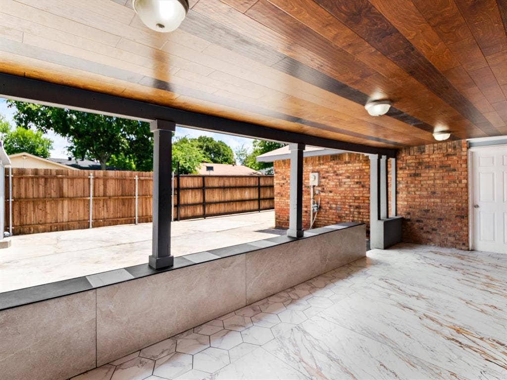 7232 Long Canyon Trail, Dallas, TX 75249 7232 Long Canyon Trail, Dallas, TX 75249