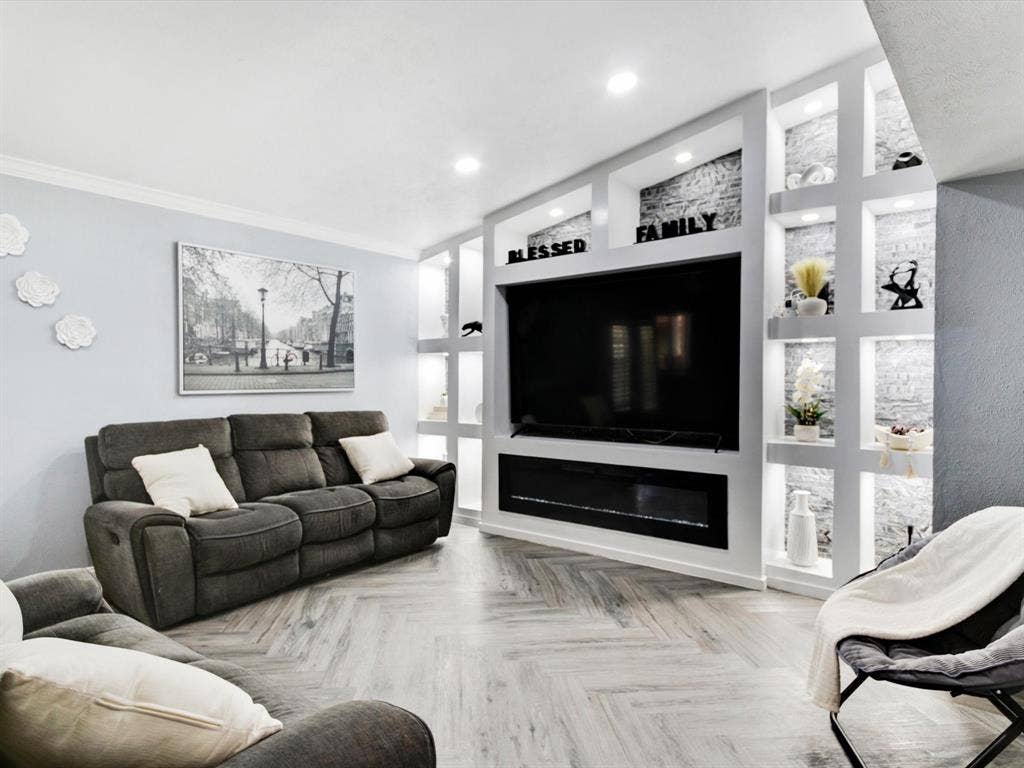 7232 Long Canyon Trail, Dallas, TX 75249 7232 Long Canyon Trail, Dallas, TX 75249