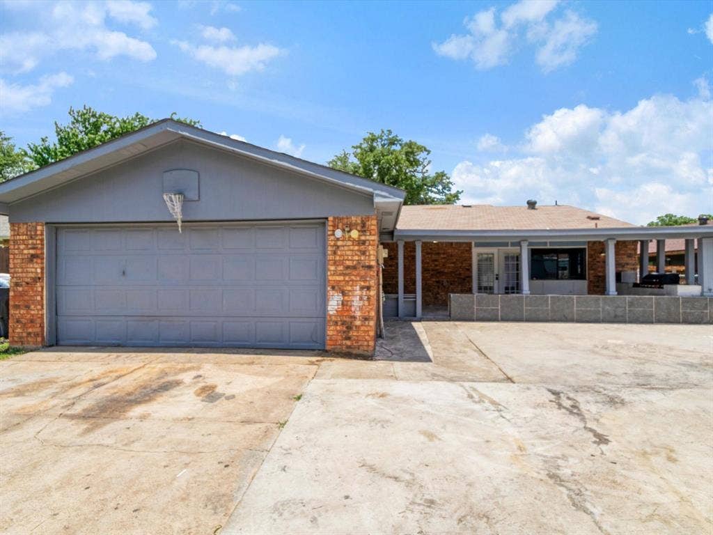 7232 Long Canyon Trail, Dallas, TX 75249 7232 Long Canyon Trail, Dallas, TX 75249