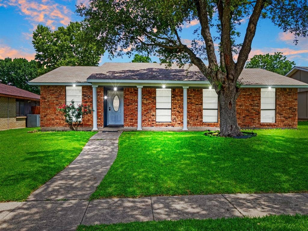 7232 Long Canyon Trail, Dallas, TX 75249 7232 Long Canyon Trail, Dallas, TX 75249