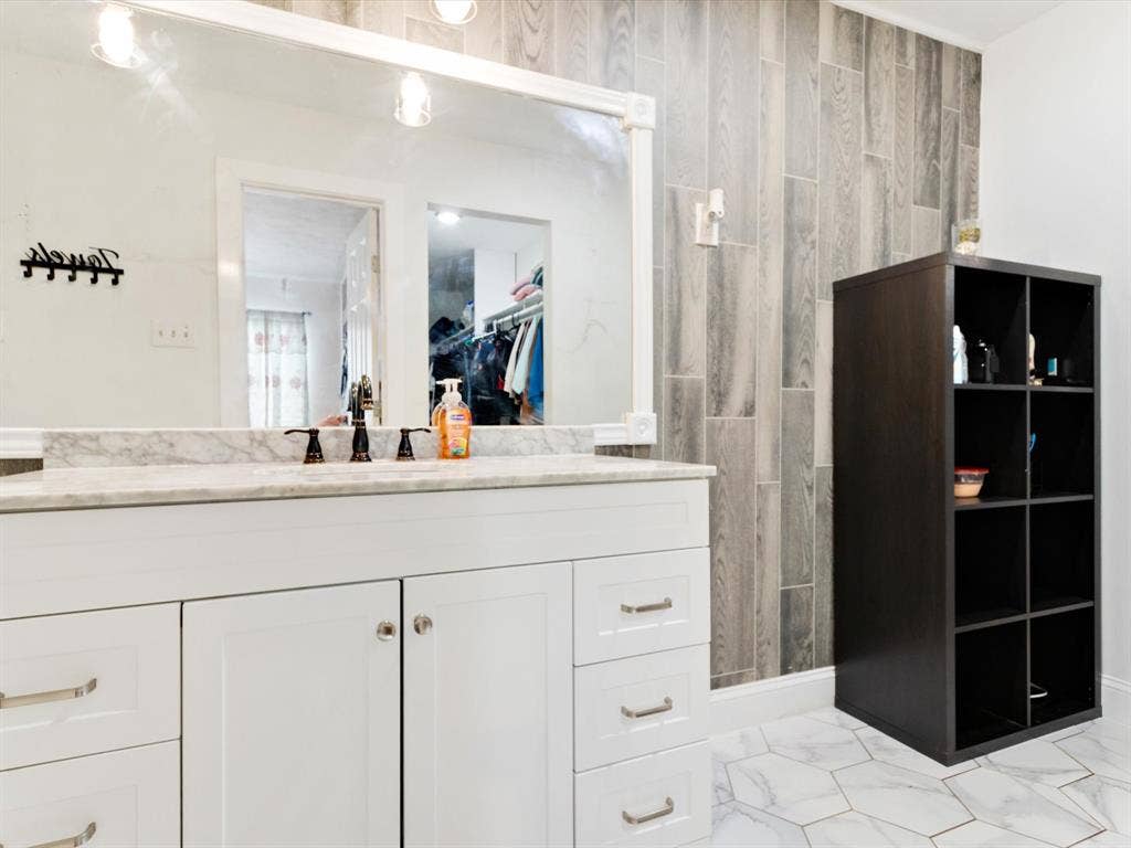 7232 Long Canyon Trail, Dallas, TX 75249 7232 Long Canyon Trail, Dallas, TX 75249