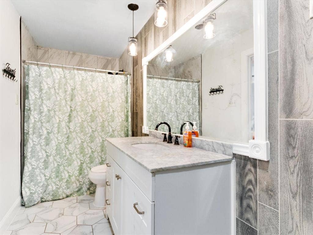 7232 Long Canyon Trail, Dallas, TX 75249 7232 Long Canyon Trail, Dallas, TX 75249