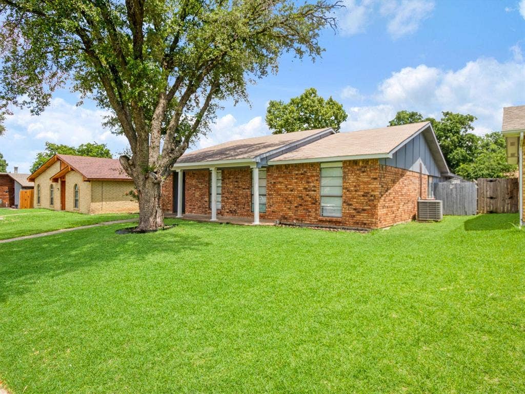 7232 Long Canyon Trail, Dallas, TX 75249 7232 Long Canyon Trail, Dallas, TX 75249