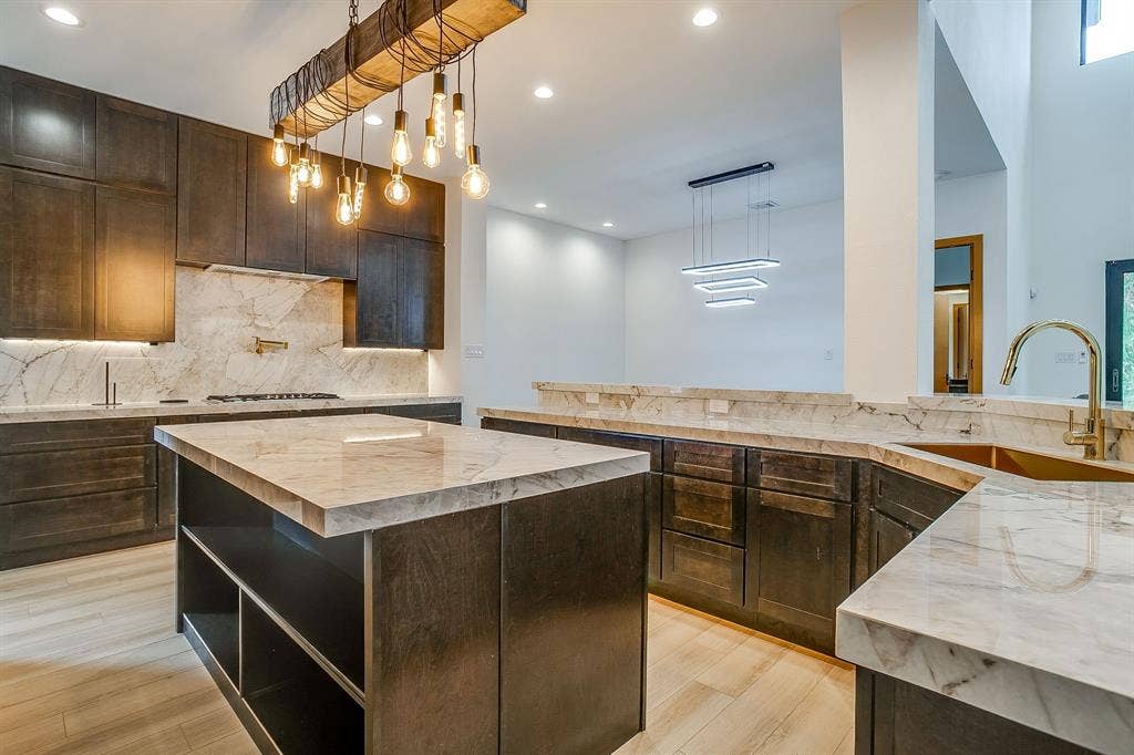 1121 wishing well Court, Cedar Hill, TX 75104