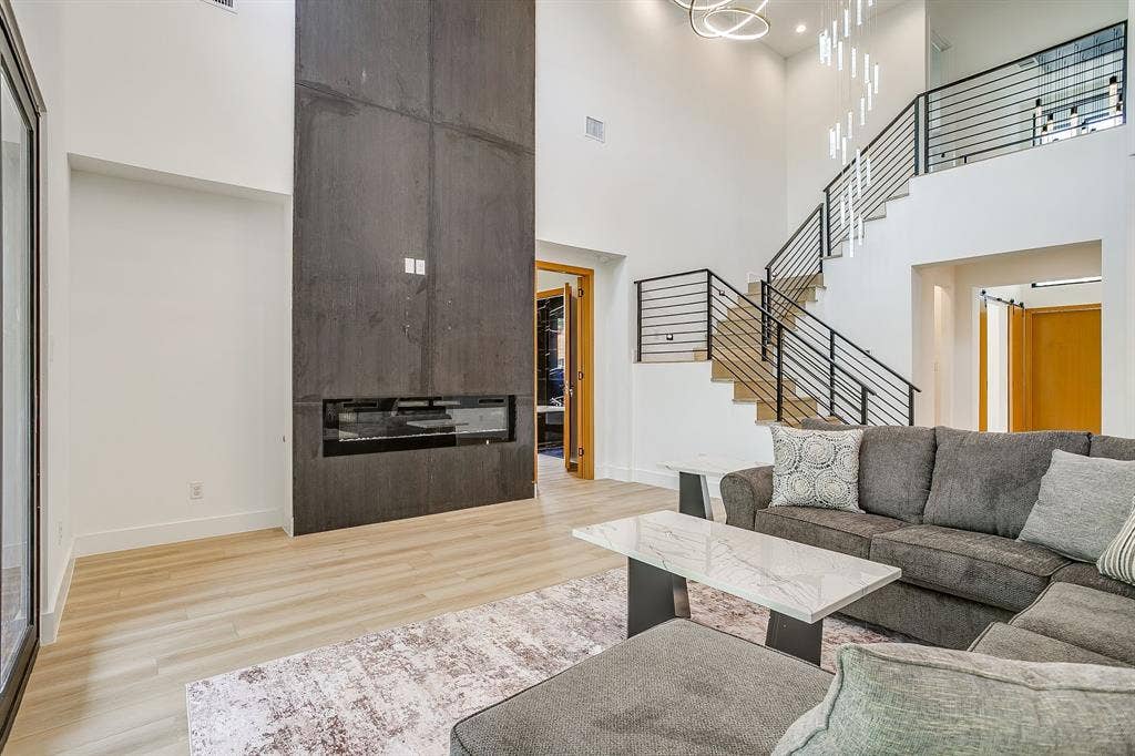 1121 wishing well Court, Cedar Hill, TX 75104