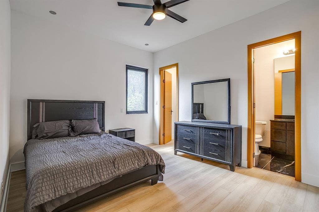 1121 wishing well Court, Cedar Hill, TX 75104