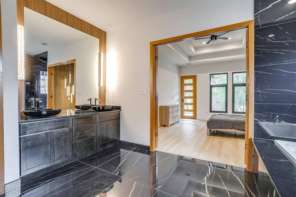 1121 wishing well Court, Cedar Hill, TX 75104