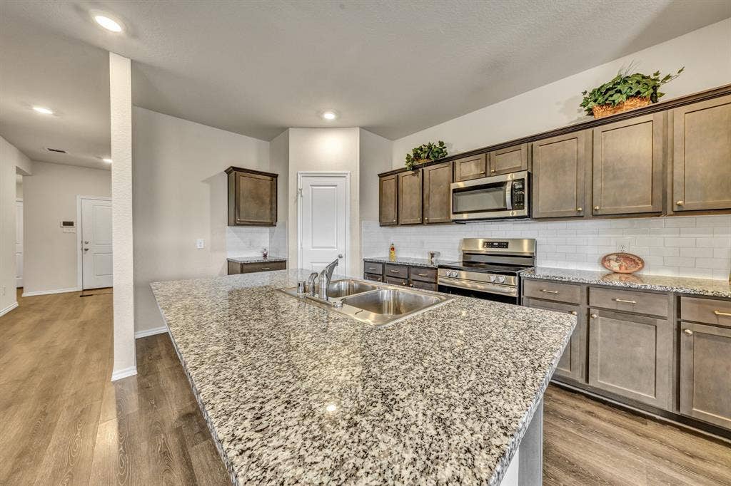 1996 Ocelot Street, Crandall, TX 75114 Large island with seating space