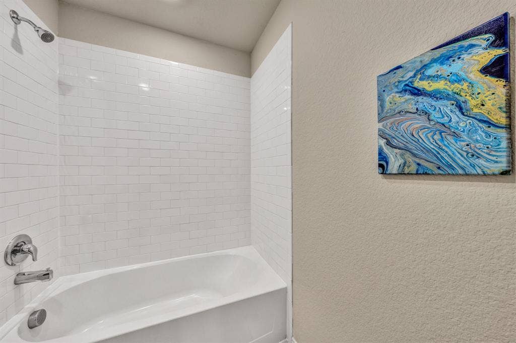 1996 Ocelot Street, Crandall, TX 75114 Second Bathroom - with shower tub combination