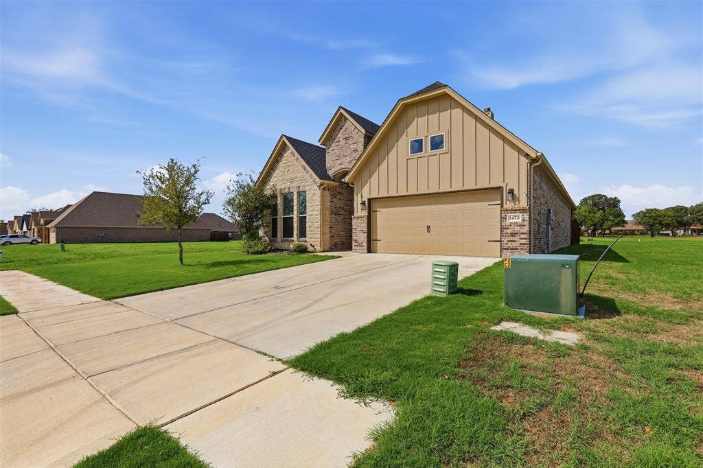 1473 Highland Park Circle, Granbury, TX 76048