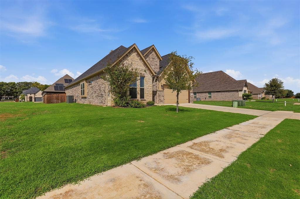1473 Highland Park Circle, Granbury, TX 76048