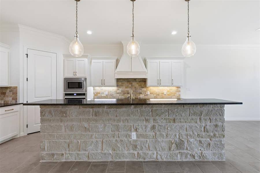 Property photo for 1473 Highland Park Circle, Granbury, TX