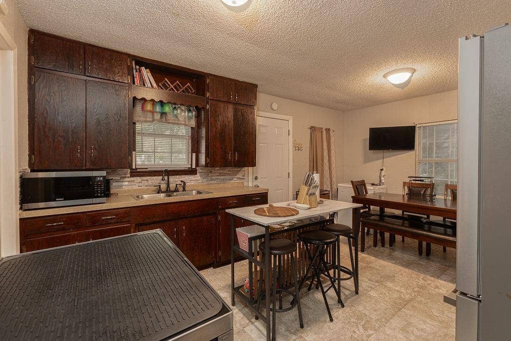 1210 Pollard Street, Greenville, TX 75401