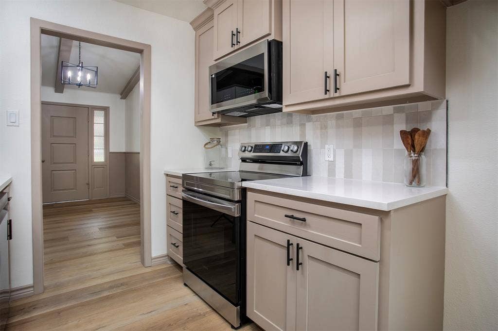 431 Lone Star Lane, Hideaway, TX 75771 Kitchen featuring shaker-style cabinetry, quartz countertops, a tiled backsplash, and stainless steel appliances