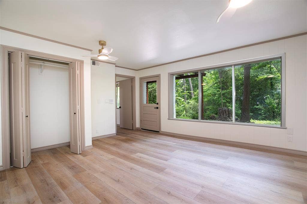 431 Lone Star Lane, Hideaway, TX 75771 Downstairs bedroom and closet