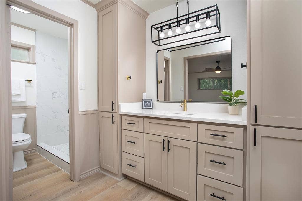 431 Lone Star Lane, Hideaway, TX 75771 Custom vanity featuring soft-toned cabinetry, a quartz countertop, matte black hardware, a rectangular undermount sink, and a multi-bulb geometric light fixture