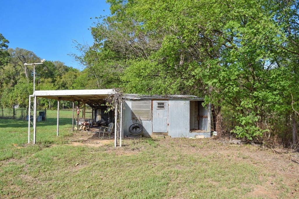 front view of shed/shop