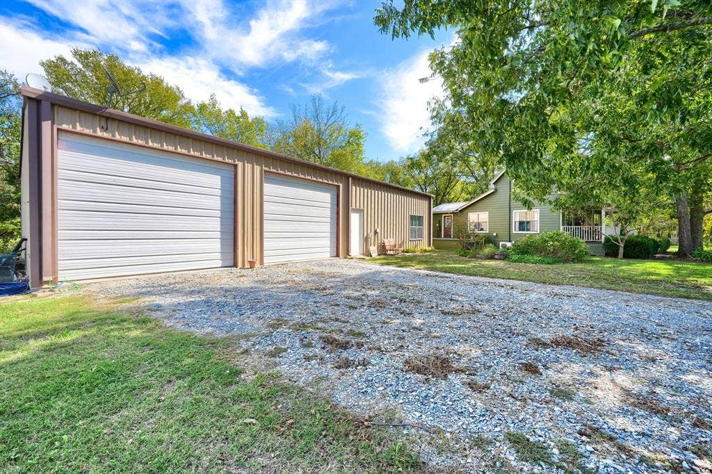 1495 Fm 36 N, Farmersville, TX 75442 two 10' doors to garage