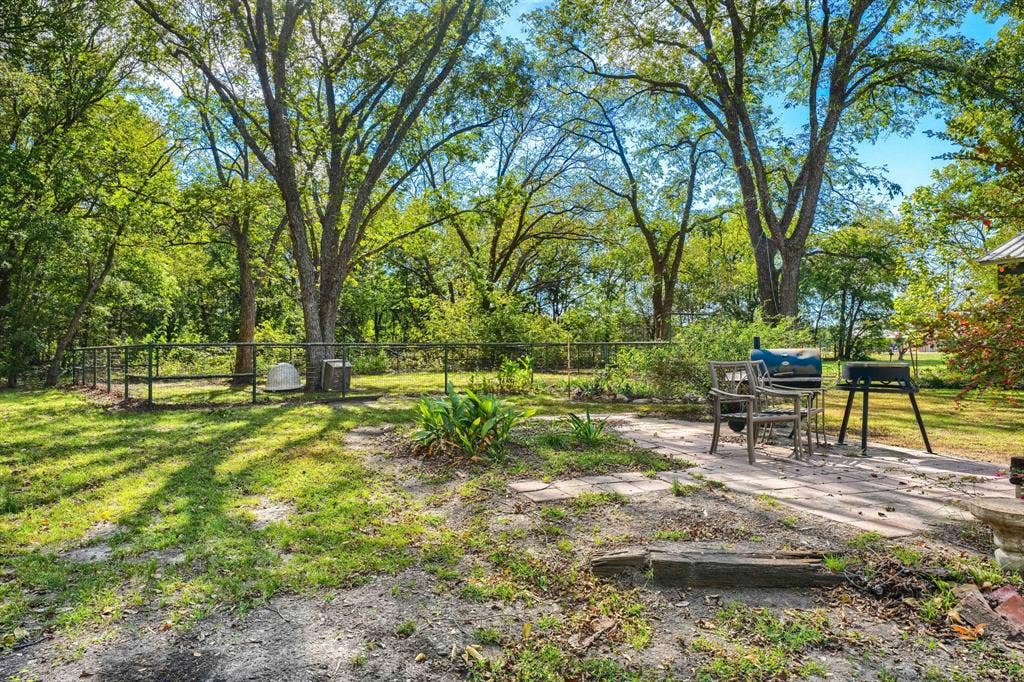 1495 Fm 36 N, Farmersville, TX 75442 backyard