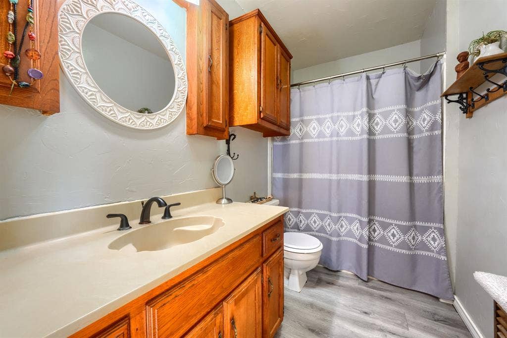 1495 Fm 36 N, Farmersville, TX 75442 primary bath