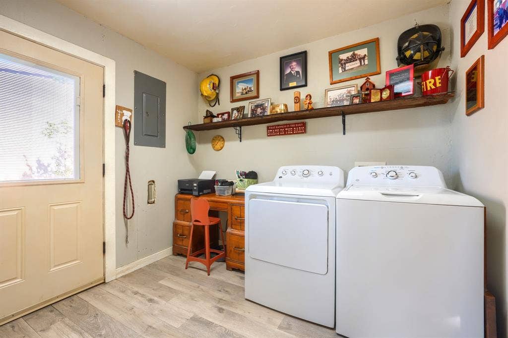 1495 Fm 36 N, Farmersville, TX 75442 Large utility room for freezer