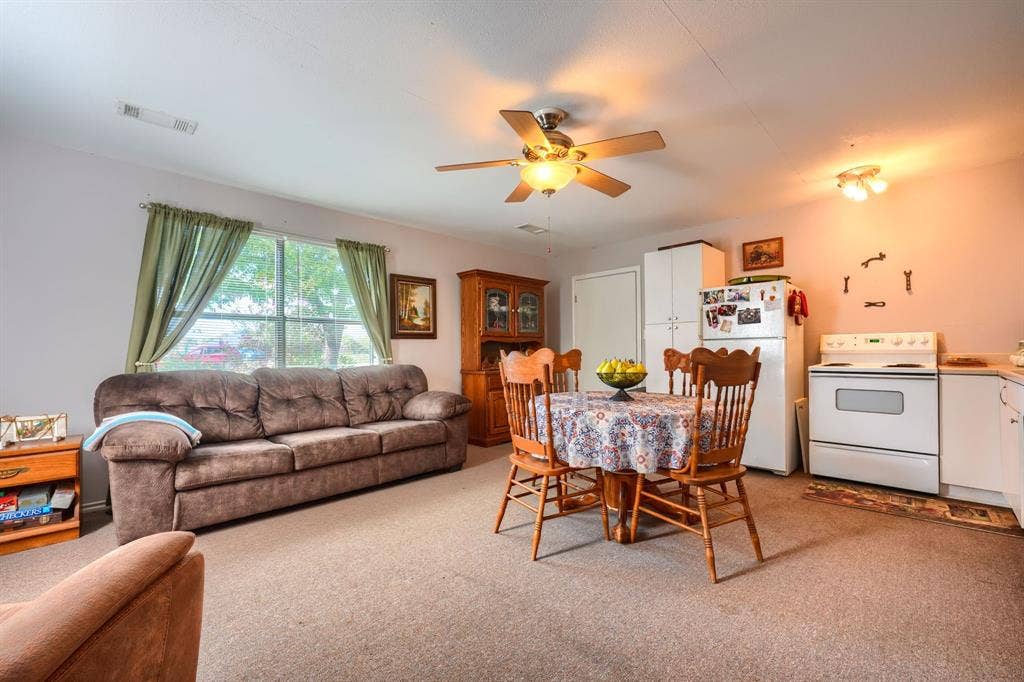 1495 Fm 36 N, Farmersville, TX 75442 Apartment Living room