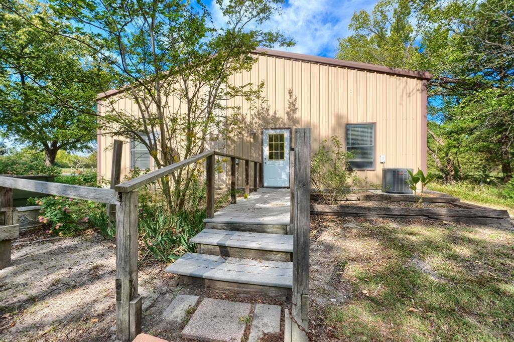 1495 Fm 36 N, Farmersville, TX 75442 walkway to Apartment