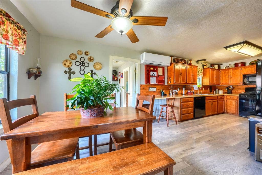 1495 Fm 36 N, Farmersville, TX 75442 Dining open to Living room and kitchen