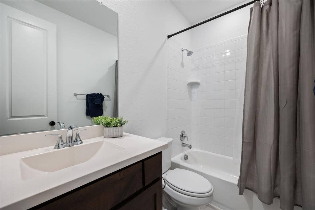2403 Carpano Lane, McLendon Chisholm, TX 75032 Ensuite to guest room