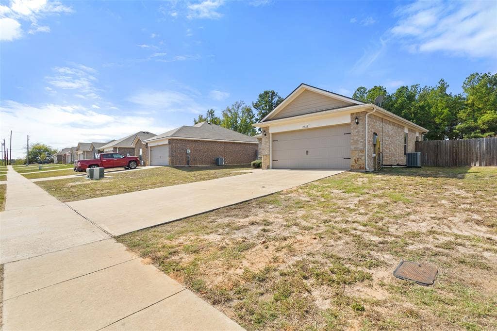 17367 Stacy Street, Lindale, TX 75771 17367 Stacy Street, Lindale, TX 75771