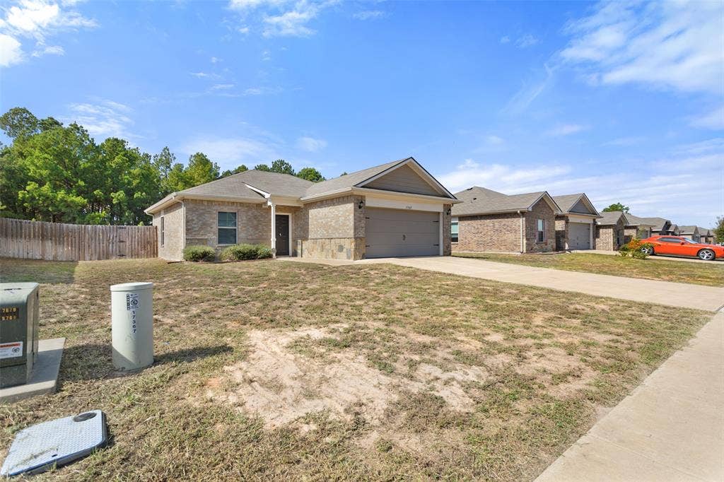 17367 Stacy Street, Lindale, TX 75771 17367 Stacy Street, Lindale, TX 75771