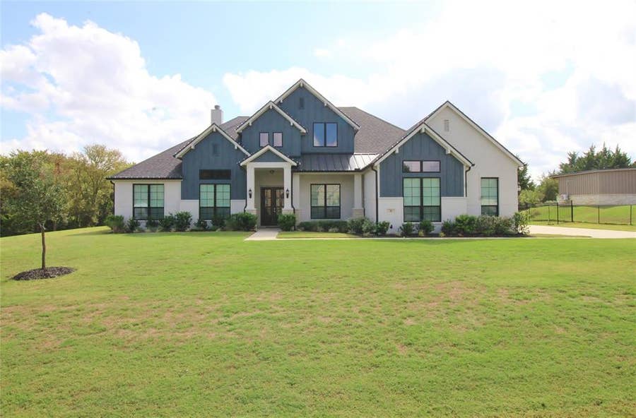 Property photo for 31 Jacey Court, Waxahachie, TX