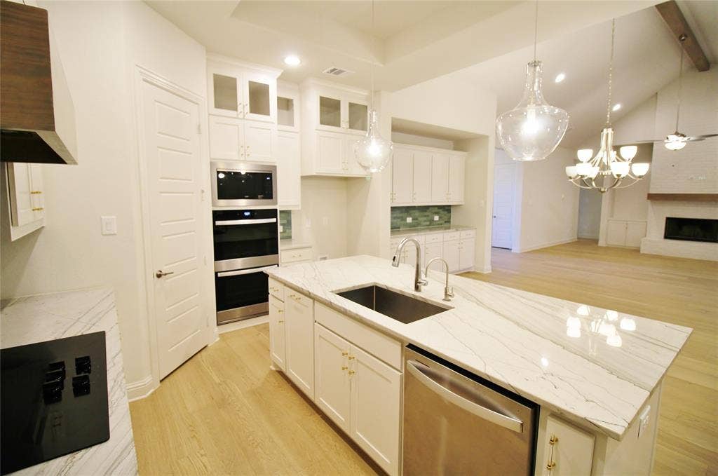 31 Jacey Court, Waxahachie, TX 75167