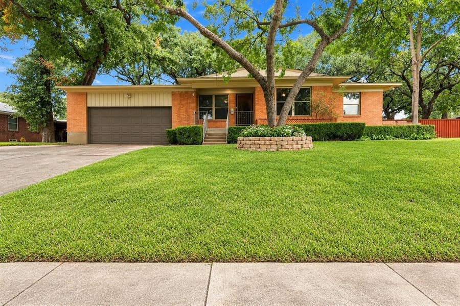 Property photo for 1233 Fair Oaks Drive, Irving, TX