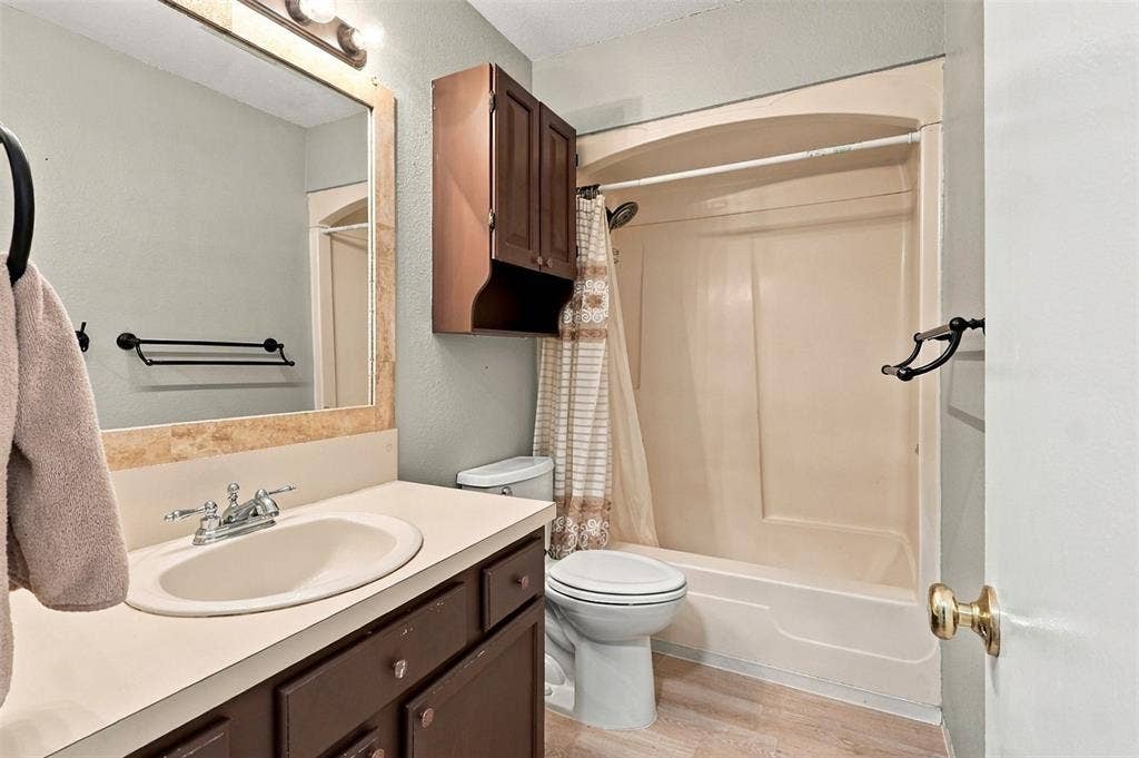 1233 Fair Oaks Drive, Irving, TX 75060 1233 Fair Oaks Drive, Irving, TX 75060